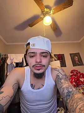 Snapshot of papiVilla23 chatting on February 4, 5:24 am papiVilla23 online show from February 4, 5:24 am