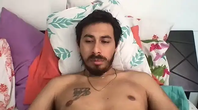 Snapshot of santibiggg chatting on March 8, 4:39 pm santibiggg online show from March 8, 4:39 pm