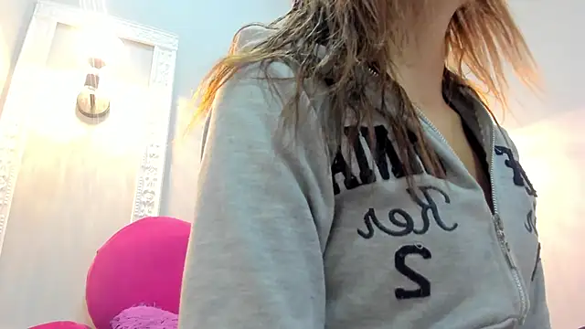 Bonniie 22 online show from September 18, 1:24 pm