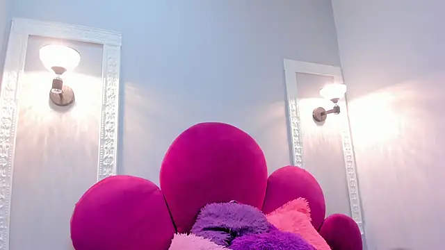 Bonniie 22 online show from October 4, 2:15 pm