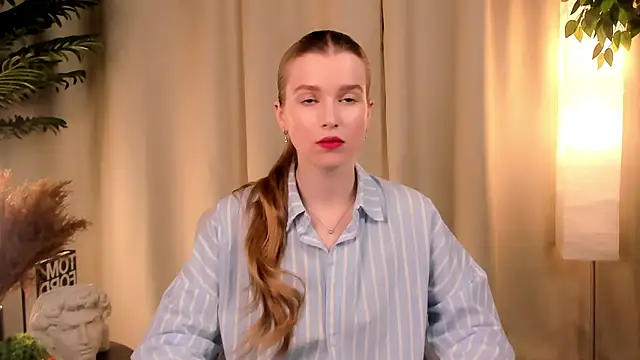 LornaCritchlow online show from February 28, 3:48 pm