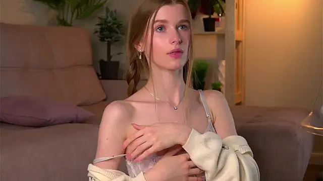LornaCritchlow online show from March 13, 9:26 pm