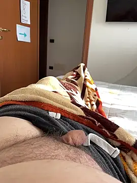 Snapshot of littletoy64 chatting on November 10, 9:08 am littletoy64 online show from November 10, 9:08 am