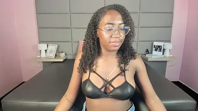 Qeen blackk online show from December 4, 11:02 pm