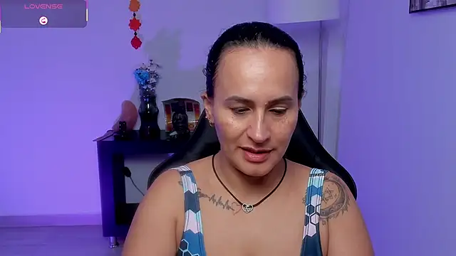 Snapshot of Sara_Charmy chatting on June 4, 11:05 am Sara Charmy online show from June 4, 11:05 am