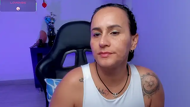 Snapshot of Sara_Charmy chatting on June 6, 10:36 pm Sara Charmy online show from June 6, 10:36 pm