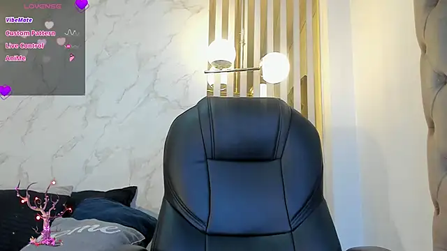 Snapshot of Oriana_gh chatting on October 15, 3:39 am Oriana gh online show from October 15, 3:39 am