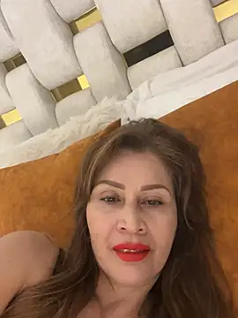 HotBellaMilf online show from May 6, 12:52 am
