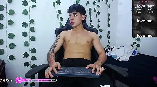 Snapshot of Noah_milleer chatting on March 14, 10:49 pm Noah milleer online show from March 14, 10:49 pm