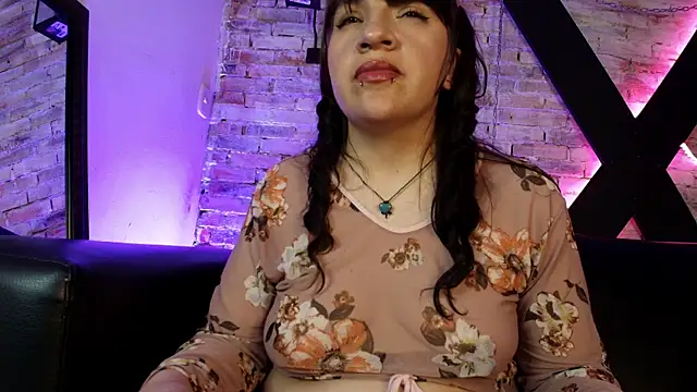 Snapshot of TaraTaylorr chatting on March 15, 5:41 am TaraTaylorr online show from March 15, 5:41 am