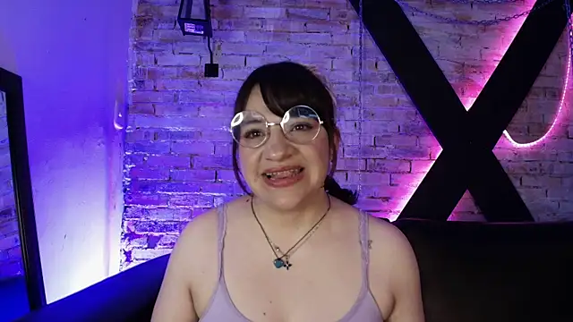 Snapshot of TaraTaylorr chatting on March 18, 2:36 am TaraTaylorr online show from March 18, 2:36 am