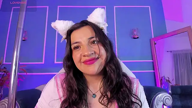 Snapshot of TaraTaylorr chatting on September 28, 2:39 am TaraTaylorr online show from September 28, 2:39 am