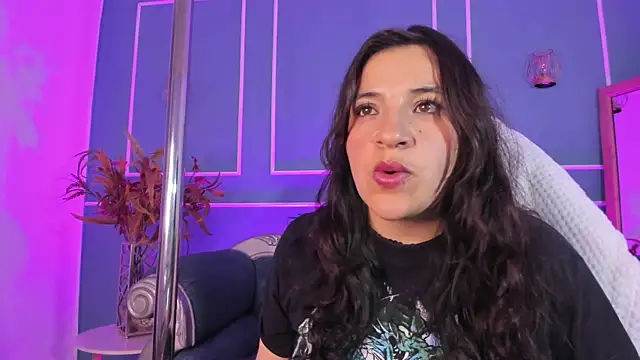 Snapshot of TaraTaylorr chatting on October 1, 2:17 am TaraTaylorr online show from October 1, 2:17 am