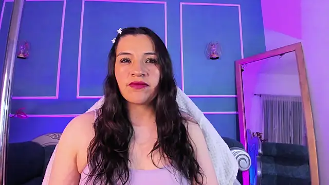 Snapshot of TaraTaylorr chatting on October 7, 2:31 am TaraTaylorr online show from October 7, 2:31 am