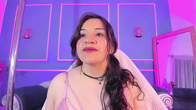 Snapshot of TaraTaylorr chatting on October 18, 2:14 am TaraTaylorr online show from October 18, 2:14 am