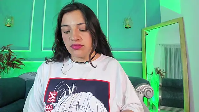 Snapshot of TaraTaylorr chatting on October 25, 2:19 am TaraTaylorr online show from October 25, 2:19 am