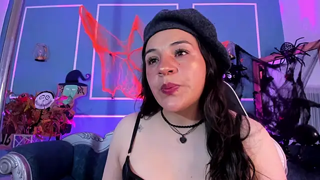 Snapshot of TaraTaylorr chatting on October 28, 2:48 am TaraTaylorr online show from October 28, 2:48 am