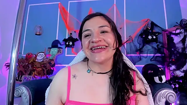 Snapshot of TaraTaylorr chatting on October 31, 2:23 am TaraTaylorr online show from October 31, 2:23 am