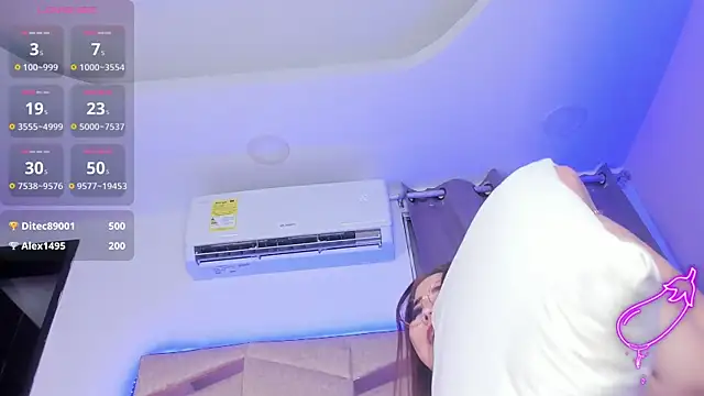 Snapshot of MadissonLee__ chatting on March 31, 10:21 pm MadissonLee online show from March 31, 10:21 pm