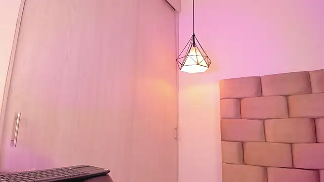Snapshot of valeria_monsalve chatting on March 19, 5:52 am valeria monsalve online show from March 19, 5:52 am