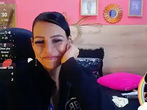 Snapshot of yessila_parker chatting on March 19, 8:45 am yessila parker online show from March 19, 8:45 am