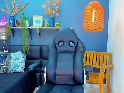 yessila parker online show from February 4, 10:10 am