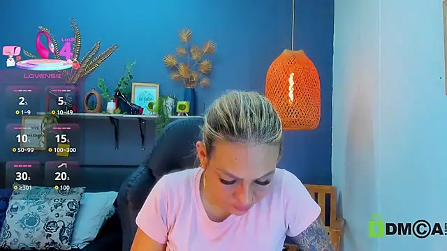 Snapshot of yessila_parker chatting on March 6, 9:28 am yessila parker online show from March 6, 9:28 am