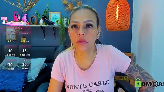 Snapshot of yessila_parker chatting on March 8, 9:24 am yessila parker online show from March 8, 9:24 am