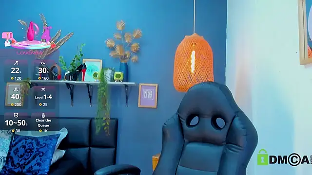 Snapshot of yessila_parker chatting on April 22, 8:50 am yessila parker online show from April 22, 8:50 am