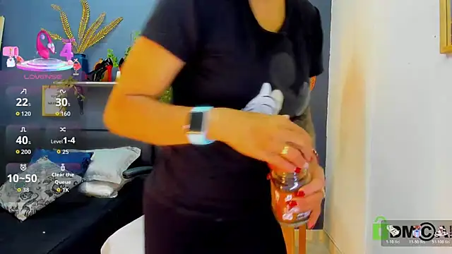 Snapshot of yessila_parker chatting on April 30, 8:53 am yessila parker online show from April 30, 8:53 am