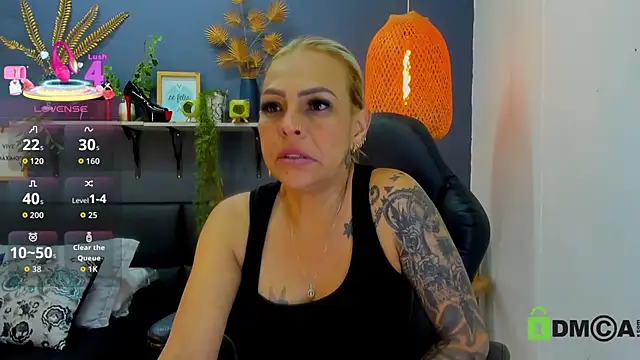 Snapshot of yessila_parker chatting on May 2, 8:41 am yessila parker online show from May 2, 8:41 am