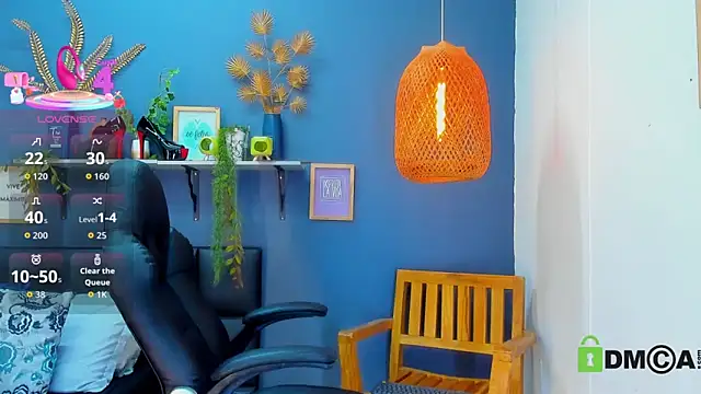 Snapshot of yessila_parker chatting on May 3, 8:53 am yessila parker online show from May 3, 8:53 am