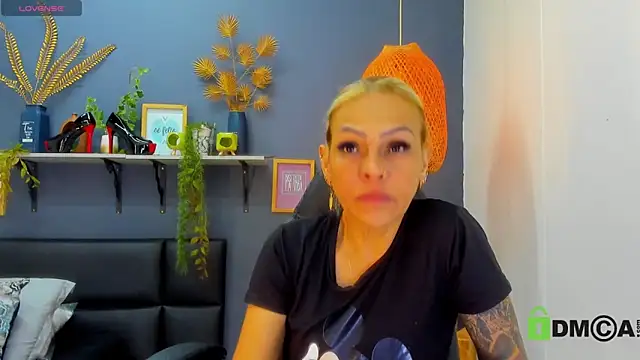 Snapshot of yessila_parker chatting on May 9, 8:41 am yessila parker online show from May 9, 8:41 am