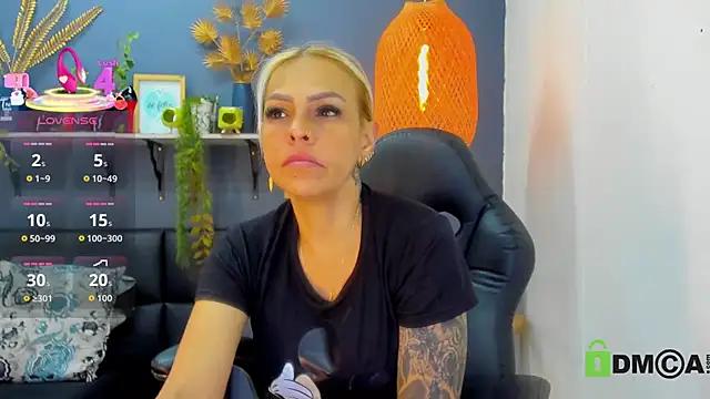 Snapshot of yessila_parker chatting on May 12, 8:44 am yessila parker online show from May 12, 8:44 am