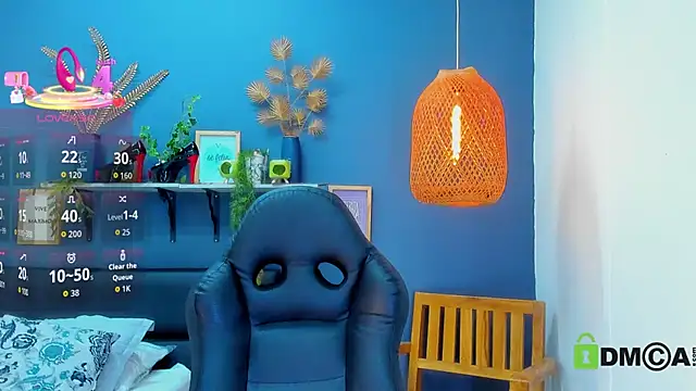 Snapshot of yessila_parker chatting on May 14, 8:43 am yessila parker online show from May 14, 8:43 am