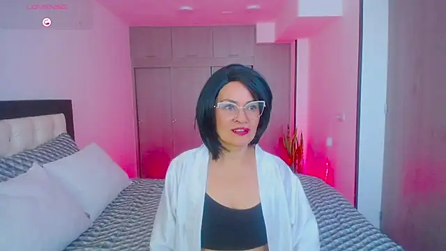 Snapshot of CarolinneFiotti chatting on September 22, 1:24 pm CarolinneFiotti online show from September 22, 1:24 pm