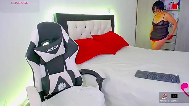 CarolinneFiotti online show from November 20, 1:22 pm