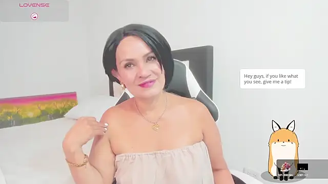 CarolinneFiotti online show from February 11, 2:44 pm