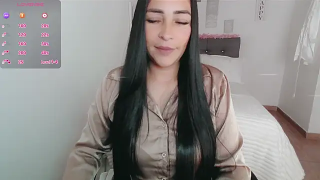 luna lgomez  online show from October 1, 1:39 pm