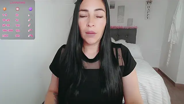 luna lgomez  online show from October 7, 12:02 pm