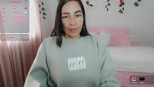 luna lgomez  online show from October 31, 2:07 pm