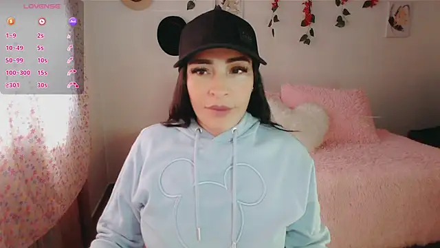 luna lgomez  online show from November 12, 12:38 pm