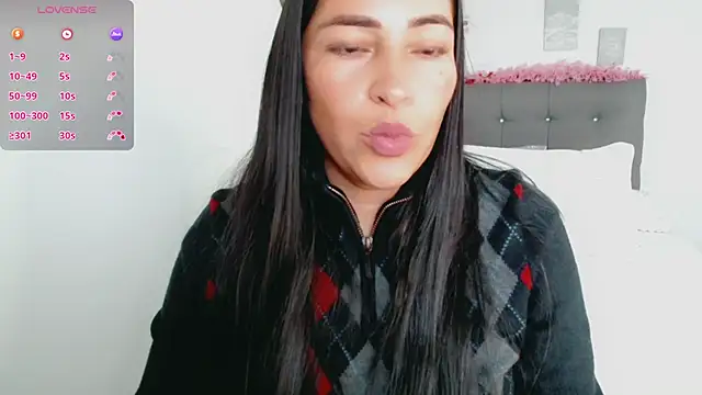 Snapshot of luna_lgomez_ chatting on January 16, 1:15 pm luna lgomez online show from January 16, 1:15 pm