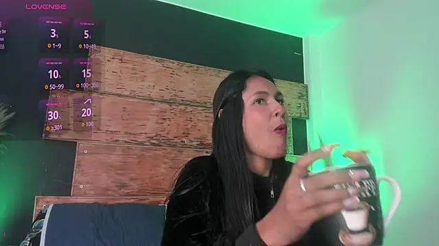 Snapshot of Fernanda_liie_ chatting on June 24, 12:37 pm Fernanda liie online show from June 24, 12:37 pm