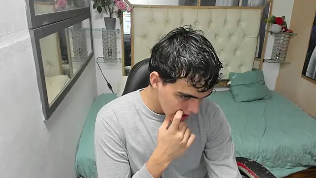 Snapshot of heiker_ chatting on September 27, 2:38 am heiker online show from September 27, 2:38 am