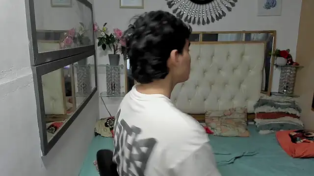 Snapshot of heiker_ chatting on October 9, 2:42 am heiker online show from October 9, 2:42 am