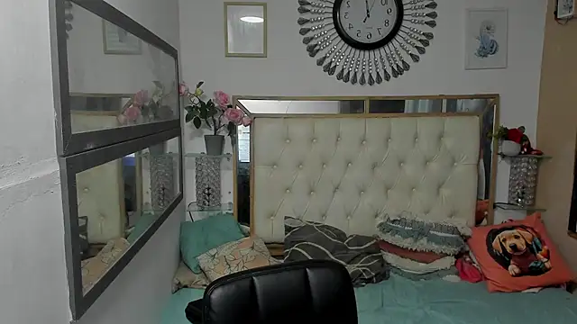 Snapshot of heiker_ chatting on October 18, 2:36 am heiker online show from October 18, 2:36 am