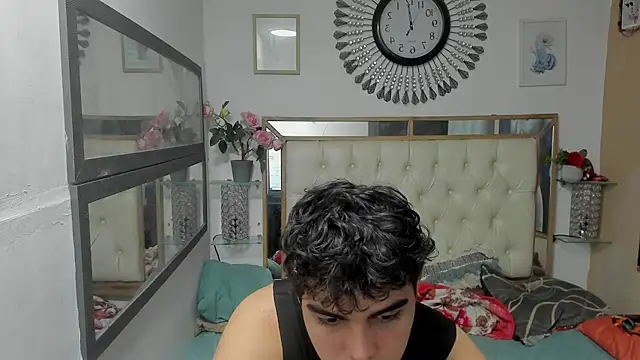 Snapshot of heiker_ chatting on October 19, 3:18 am heiker online show from October 19, 3:18 am