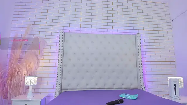 Snapshot of Emilly_wilson_ chatting on October 9, 11:30 am Emilly wilson online show from October 9, 11:30 am