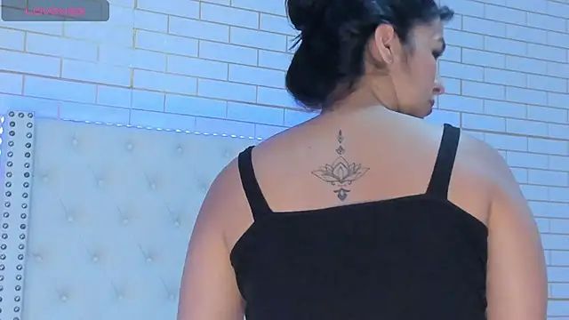 Emilly wilson  online show from January 5, 5:27 pm